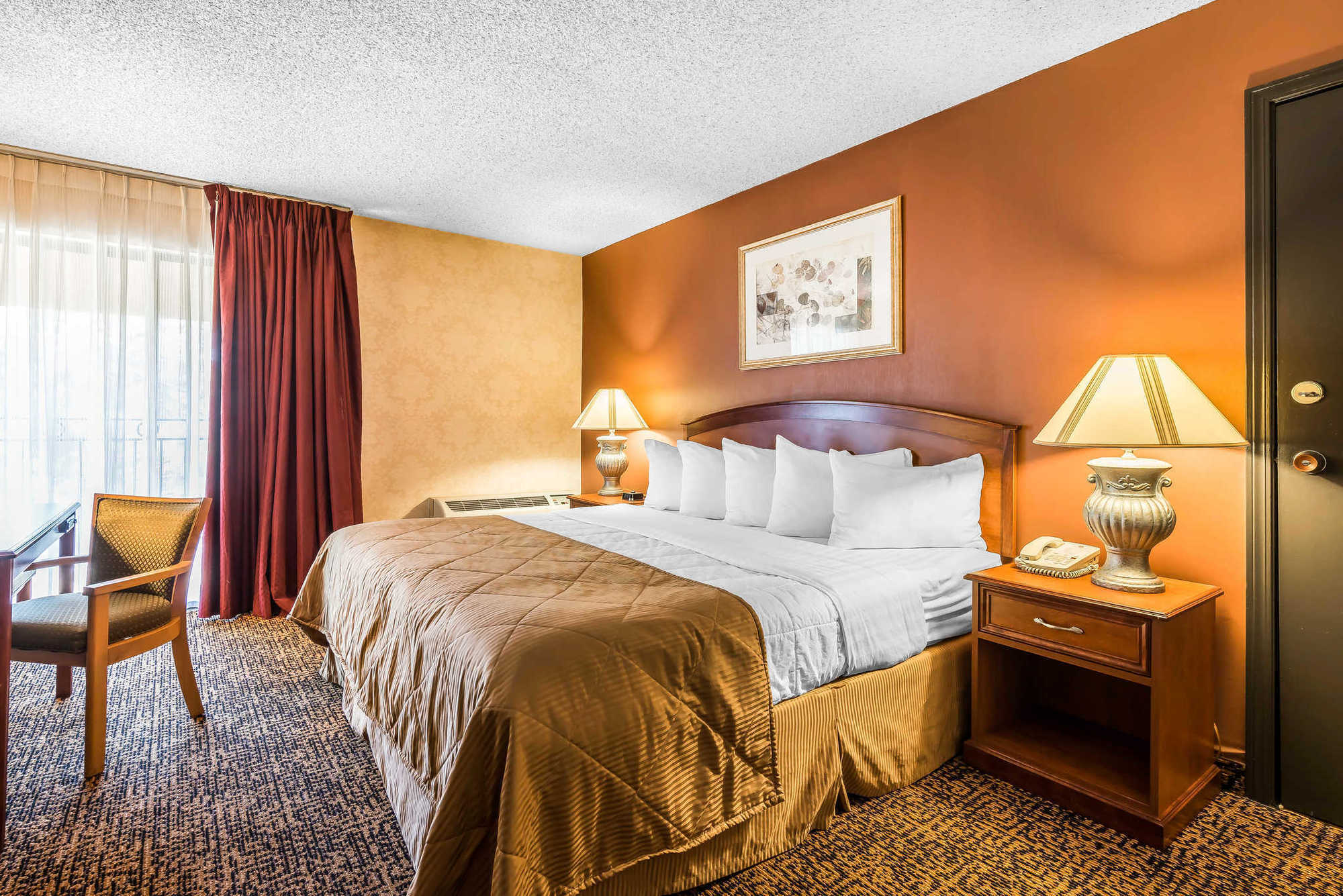 Clarion Hotel & Conference Center 콜로라도스프링스 객실 사진