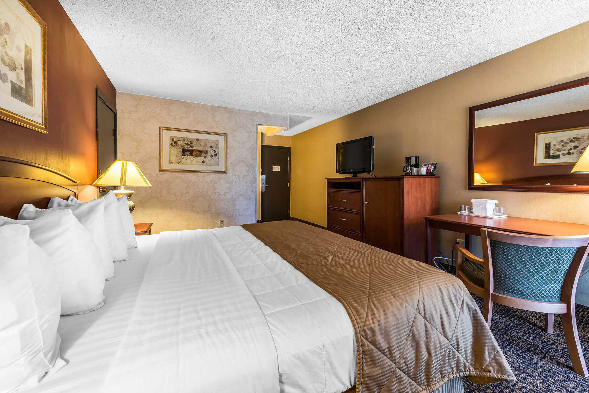 Clarion Hotel & Conference Center 콜로라도스프링스 객실 사진
