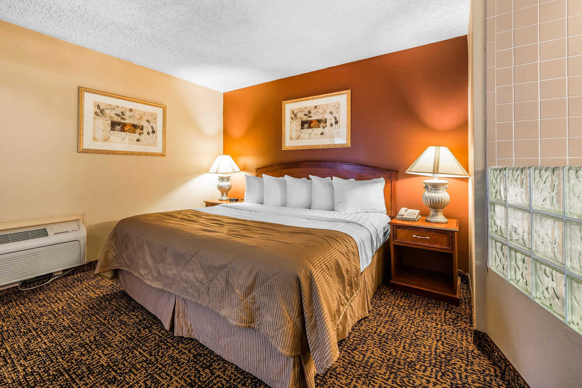 Clarion Hotel & Conference Center 콜로라도스프링스 객실 사진