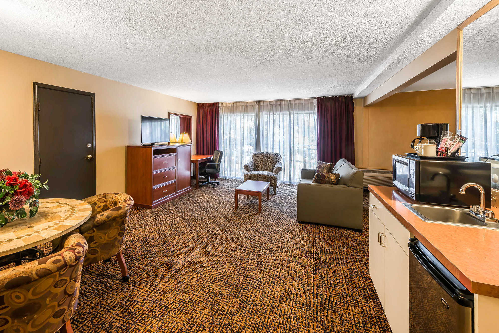 Clarion Hotel & Conference Center 콜로라도스프링스 객실 사진